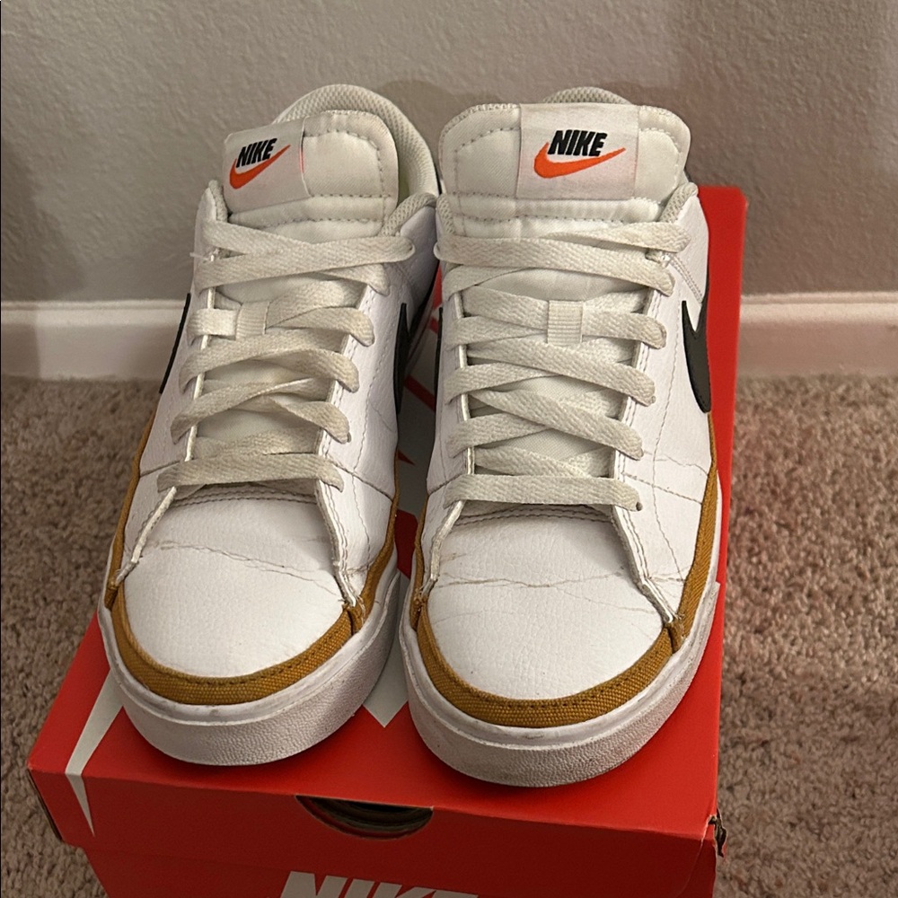 ✨🤍🖤Nike 👟 women’s court legacy sneakers 🤍🖤✨